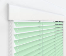 Жалюзи Изотра 16 мм на пластиковые окна - цвет бело-зеленый