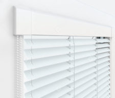 Жалюзи Изотра 16 мм на пластиковые окна - цвет светло-голубой