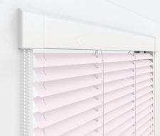 Жалюзи Изотра 25 мм на пластиковые окна - цвет бледно-розовый